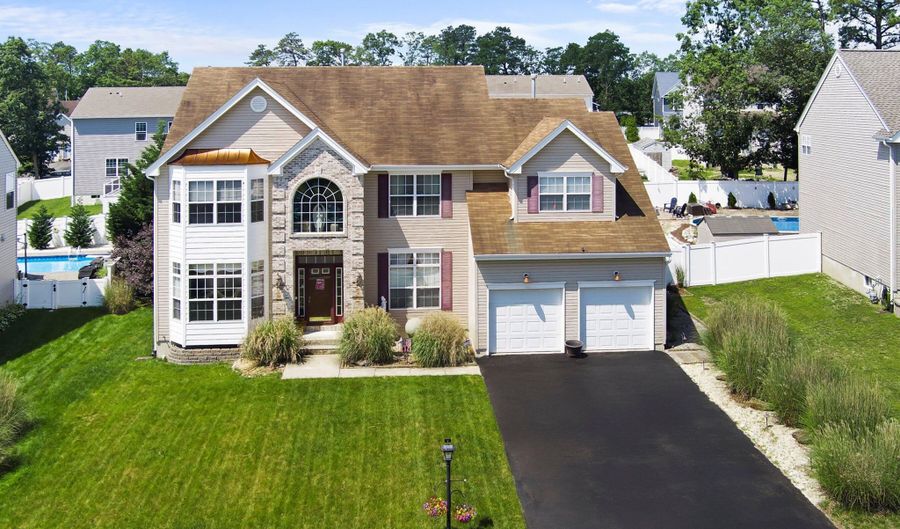 15 Savannah Dr, Barnegat, NJ 08005 - 4 Beds, 3 Bath