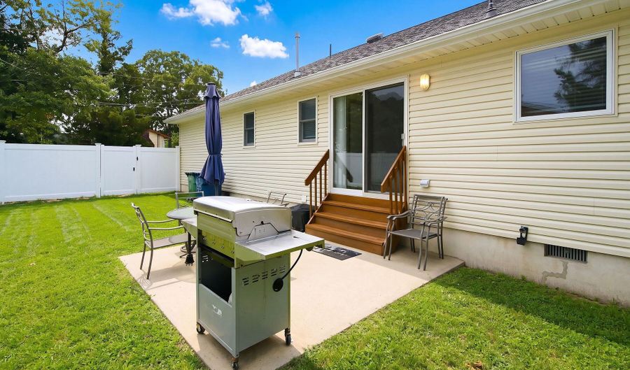 92 Birch St, Beachwood, NJ 08722 - 3 Beds, 2 Bath