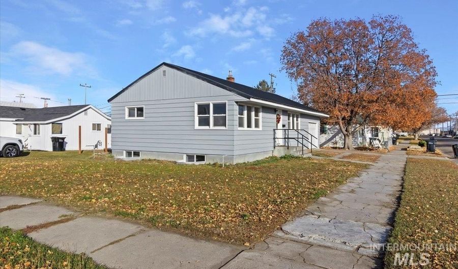 502 E 13th St, Burley, ID 83318 - 4 Beds, 2 Bath