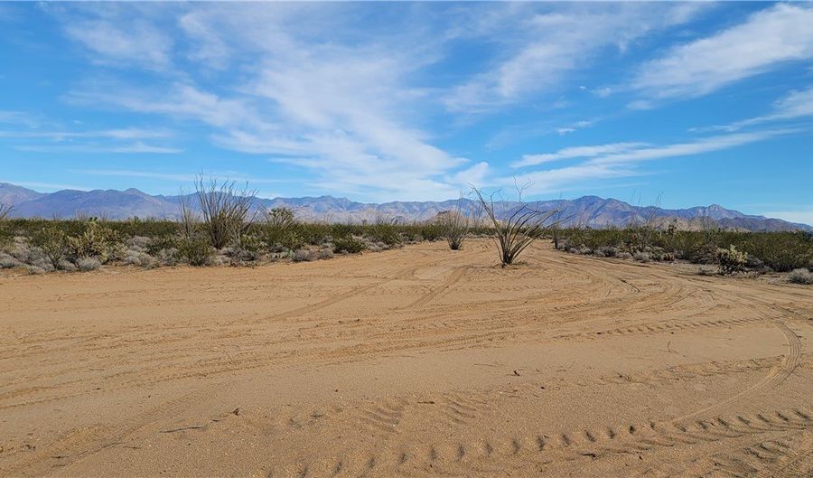 S Cholla / Cortaro Road lot 198, Yucca, AZ 86438 - 0 Beds, 0 Bath