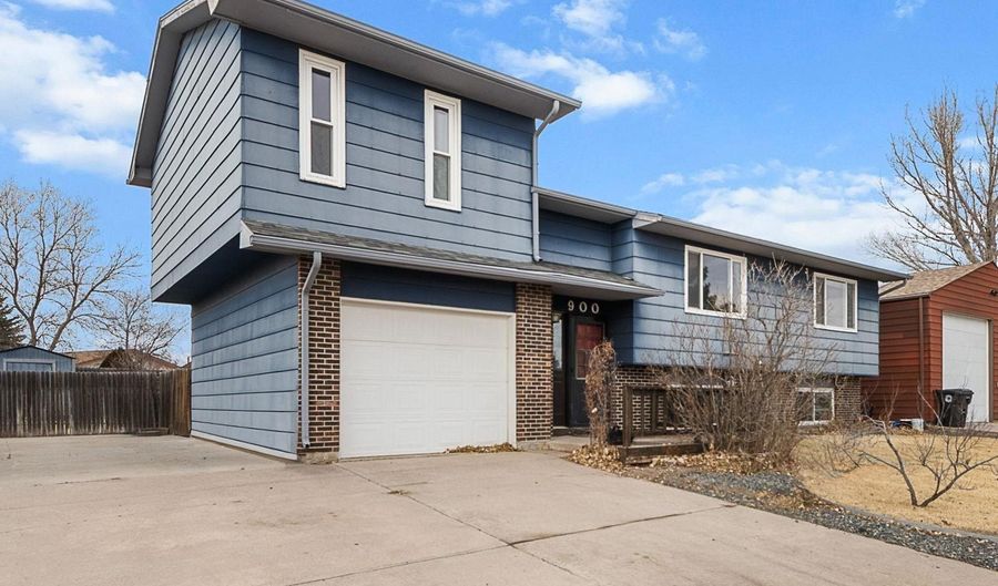 900 PHOENIX Dr, Cheyenne, WY 82001 - 4 Beds, 3 Bath