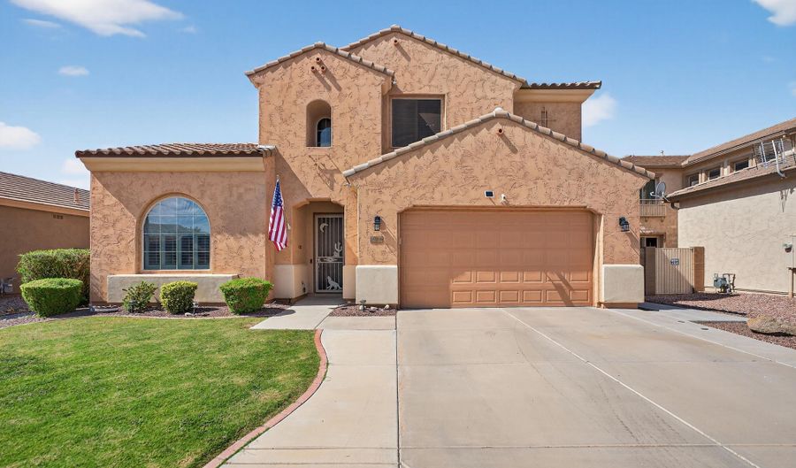 6860 S CRYSTAL Way, Chandler, AZ 85249 - 5 Beds, 4 Bath