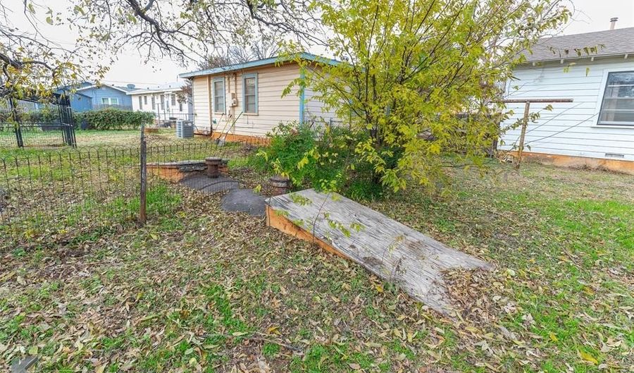 325 Burger St, Abilene, TX 79603 - 3 Beds, 1 Bath