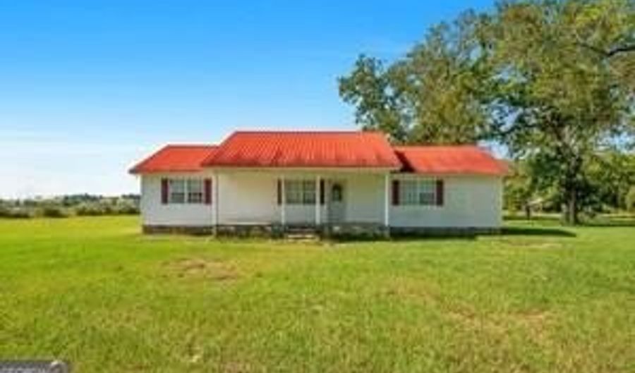 3200 Blackshear Hwy Baxley Ga, Baxley, GA 31513 - 3 Beds, 3 Bath