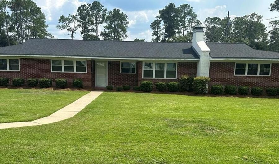 1106 Pine St, Bainbridge, GA 39819 - 3 Beds, 2 Bath