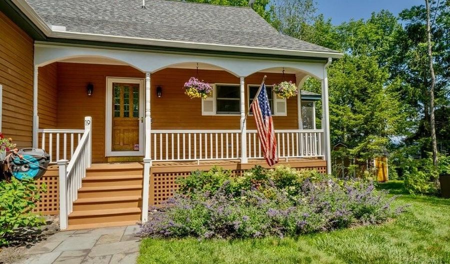 19 Glenview Ln, Belfast, ME 04915 - 4 Beds, 4 Bath