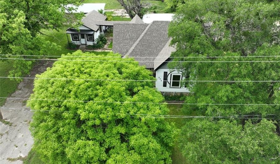 716 N Mesquite St, Hico, TX 76457 - 3 Beds, 2 Bath