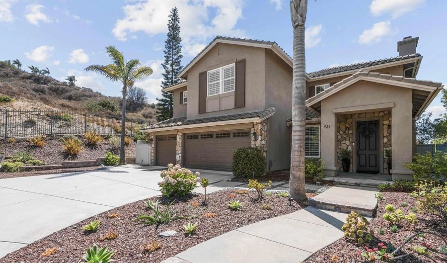 923 Merlo Ct, Carlsbad, CA 92011 - 5 Beds, 4 Bath