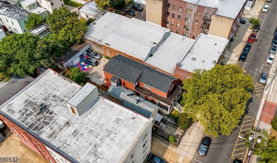 76 W 25th St, Bayonne, NJ 07002 - 8 Beds, 4 Bath