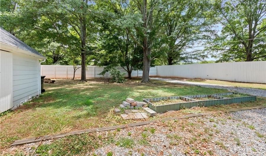 212 Yancey Rd, Arnoldsville, GA 30619 - 3 Beds, 3 Bath