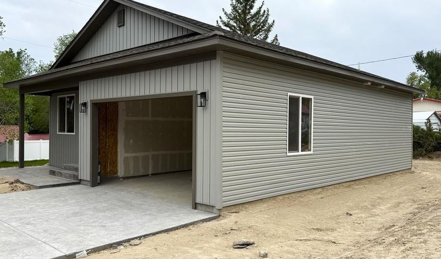 310 N East St, Arco, ID 83213 - 4 Beds, 3 Bath