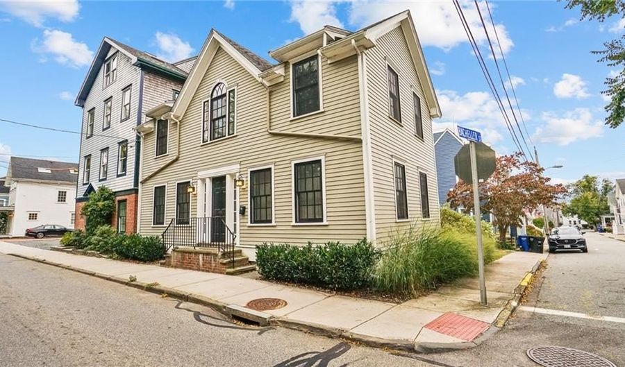 485 Spring St, Newport, RI 02840 - 4 Beds, 2 Bath