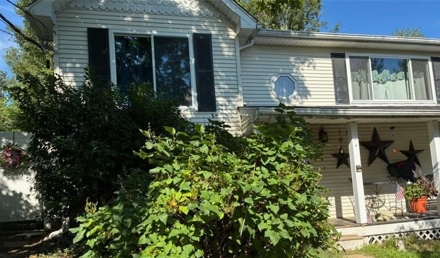 4 Julie St, Cumberland, RI 02864 - 2 Beds, 1 Bath