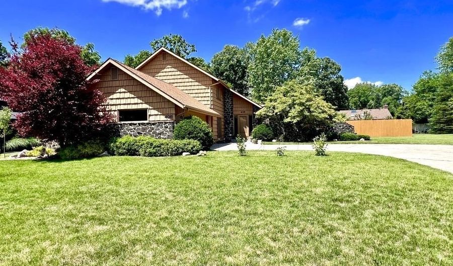 408 Duryea Dr, Auburn, IN 46706 - 4 Beds, 3 Bath
