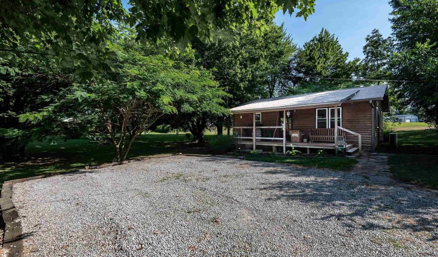 10649 E State Road 54, Bloomfield, IN 47424 - 2 Beds, 1 Bath