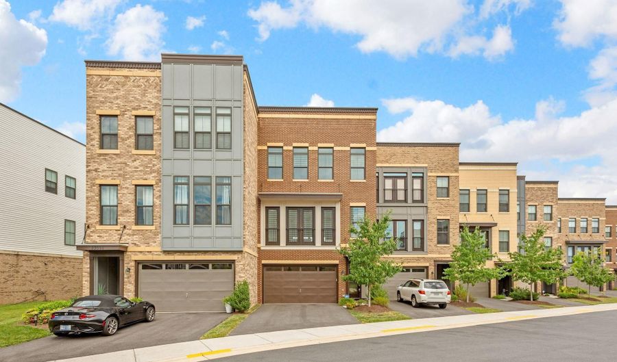 23094 SULLIVANS COVE Sq, Ashburn, VA 20148 - 3 Beds, 4 Bath