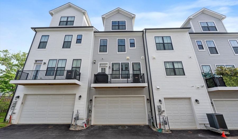 7413 ROCKY CREEK Ter, Annandale, VA 22003 - 4 Beds, 5 Bath