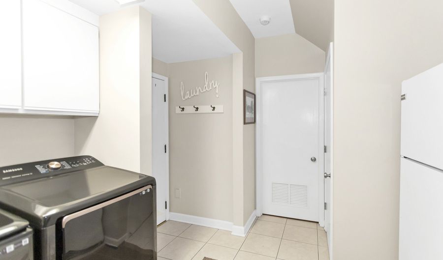 1415 W Hawthorne St, Arlington Heights, IL 60005 - 5 Beds, 5 Bath