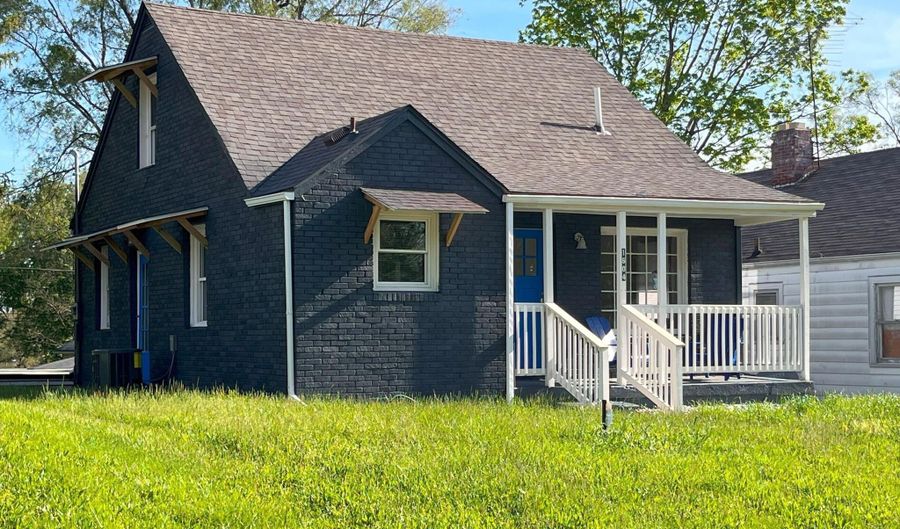 1604 W 11th St, Anderson, IN 46016 - 4 Beds, 2 Bath