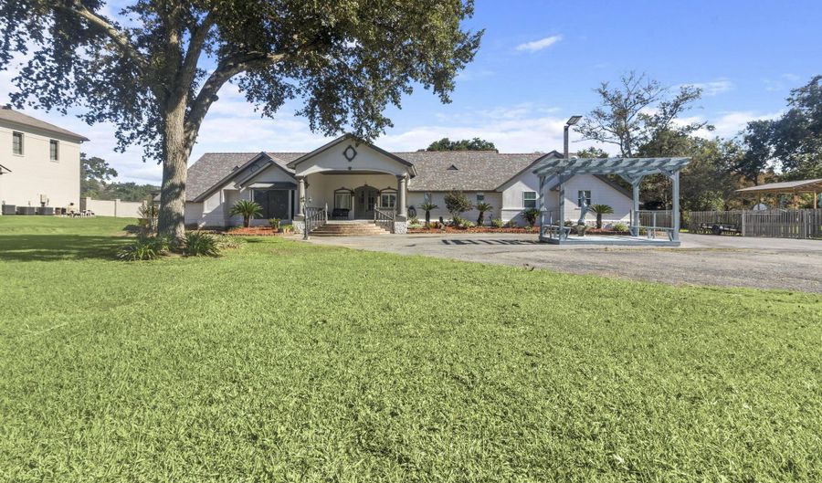 1412 Us Highway 167, Abbeville, LA 70510 - 4 Beds, 5 Bath