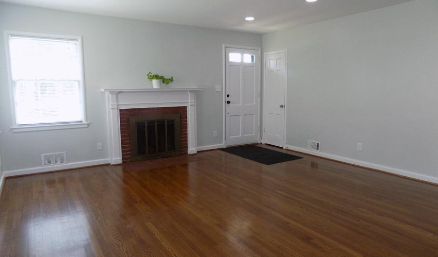 138 S ABINGDON St, Arlington, VA 22204 - 3 Beds, 3 Bath