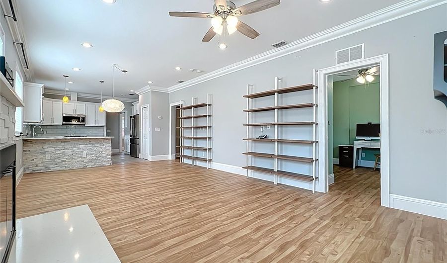 731 GUERNSEY St, Orlando, FL 32804 - 4 Beds, 3 Bath