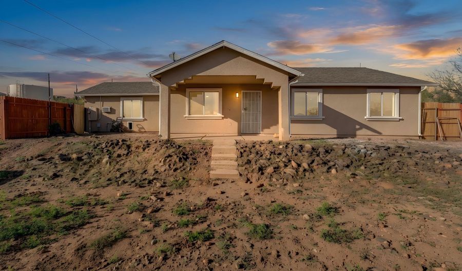 33665 S INCLINE Dr, Black Canyon City, AZ 85324 - 3 Beds, 2 Bath