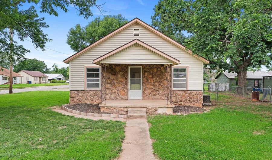 101 N Argonia St, Argonia, KS 67004 - 3 Beds, 2 Bath