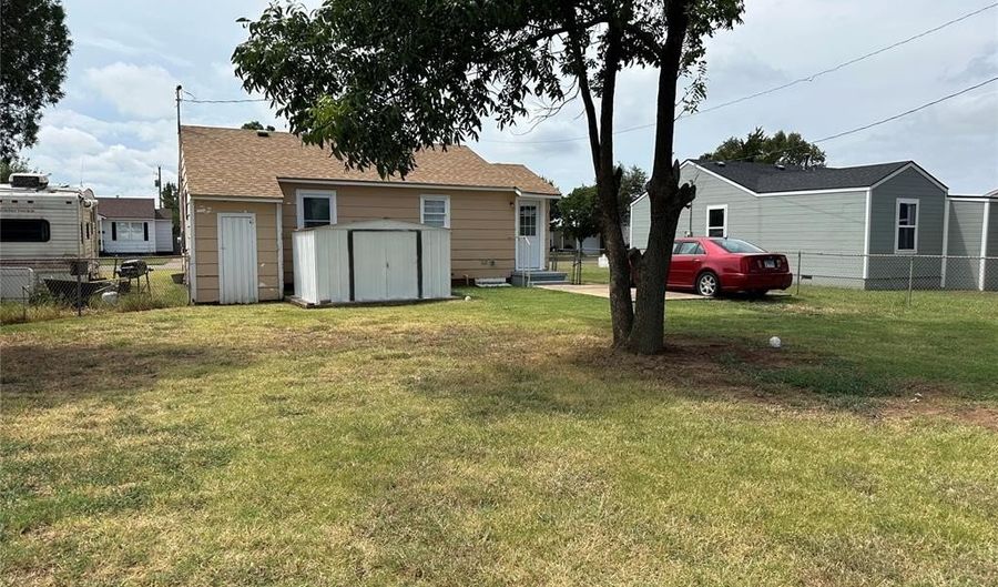 925 E Katy Dr, Altus, OK 73521 - 2 Beds, 1 Bath