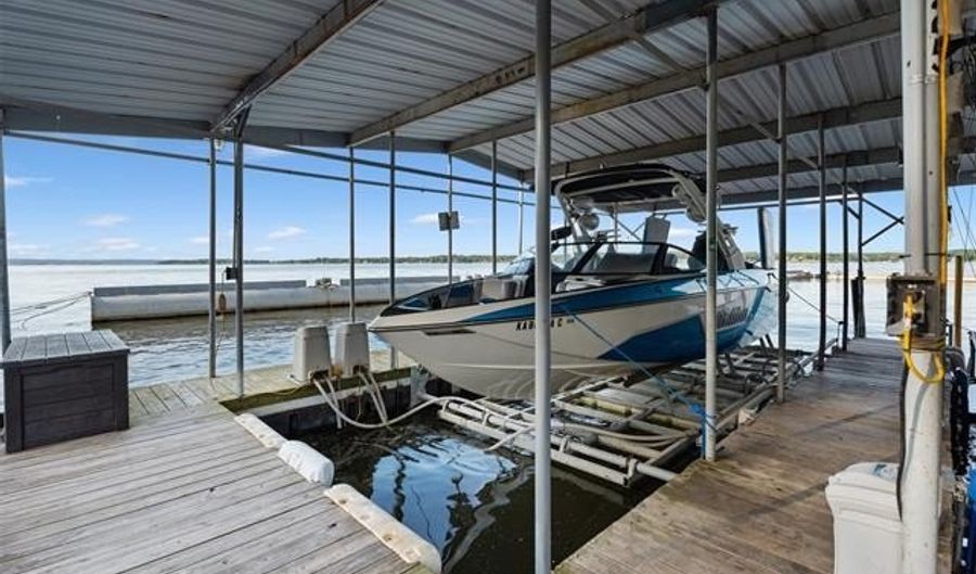 56901 E Walnut, Monkey Island, OK 74331 - 3 Beds, 3 Bath