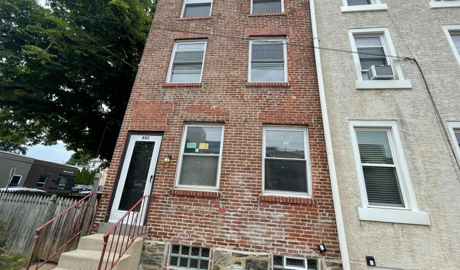 802 E ELM St, Conshohocken, PA 19428 - 4 Beds, 3 Bath