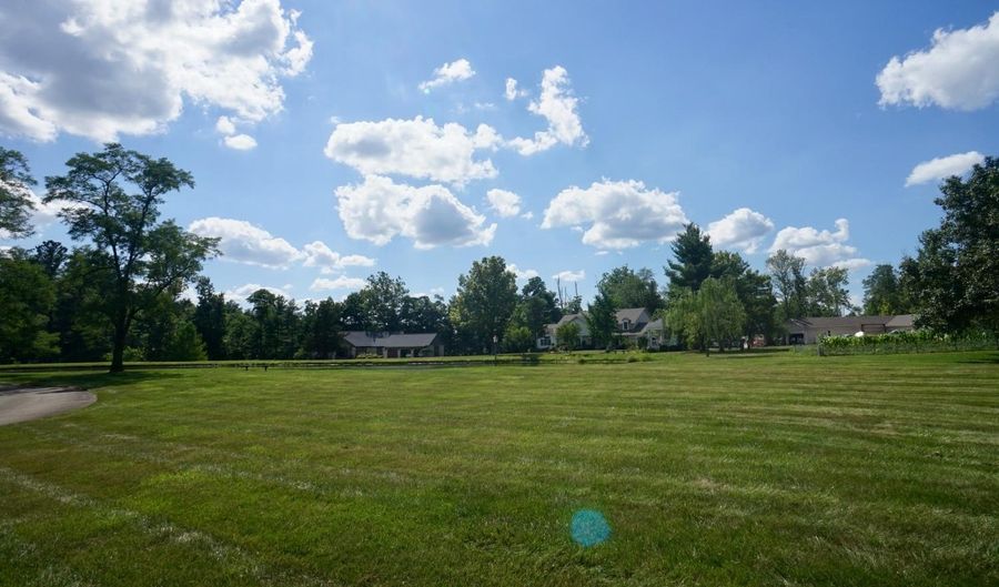 80 Hillcrest Estates Dr, Batesville, IN 47006 - 4 Beds, 5 Bath