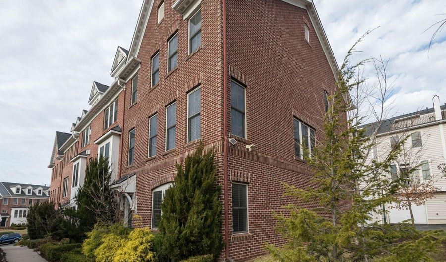 3309 KEMPER Rd, Arlington, VA 22206 - 3 Beds, 4 Bath