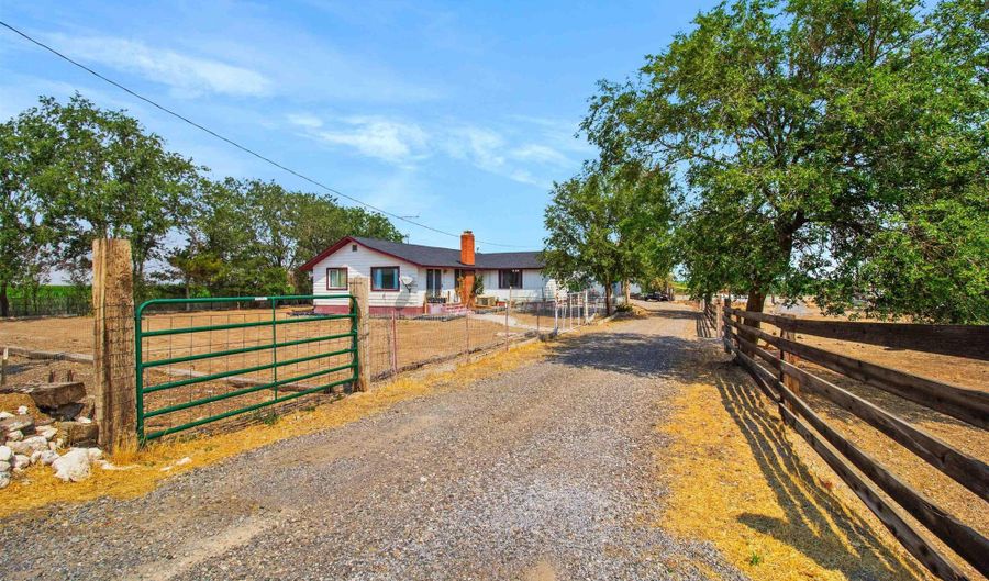 894 E 3700 N, Castleford, ID 83321 - 4 Beds, 2 Bath