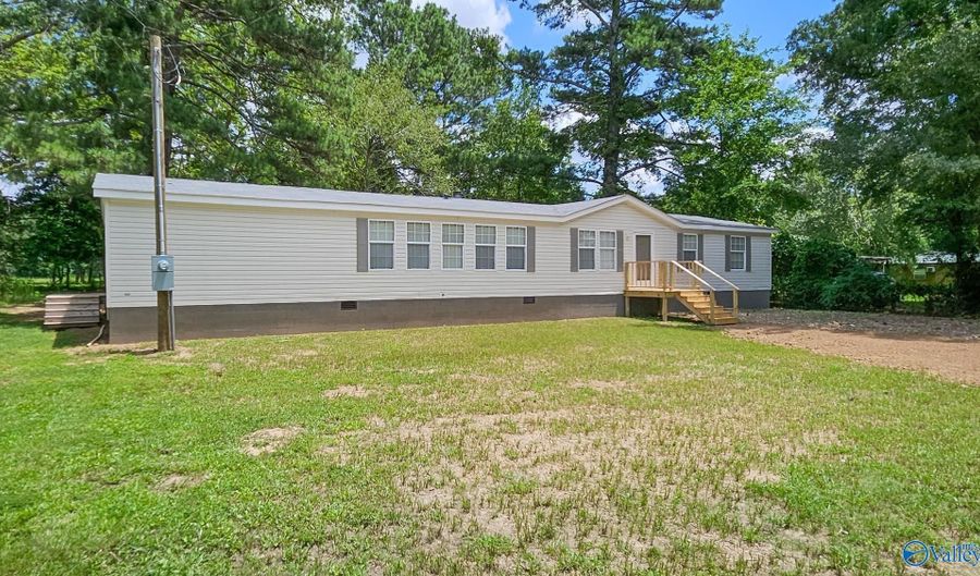 20082 Poff Ln, Athens, AL 35612 - 4 Beds, 2 Bath