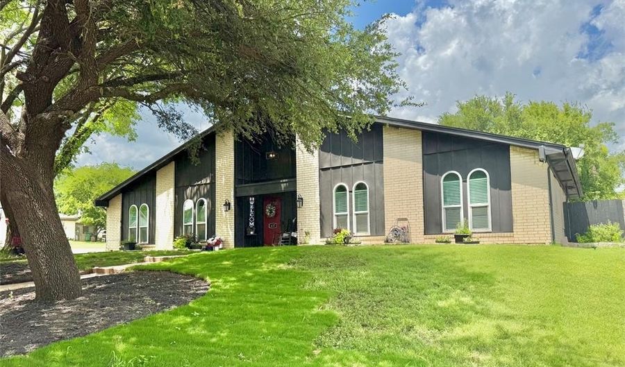 437 Pecan Dr, Aledo, TX 76008 - 3 Beds, 2 Bath