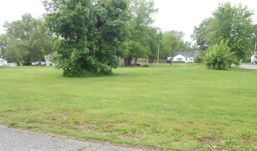 102 N 9th St, Albany, MO 64402 - 0 Beds, 0 Bath