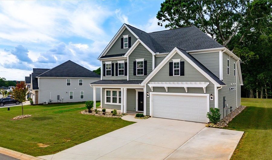 726 Oak Hill Ln, Belton, SC 29627 - 5 Beds, 4 Bath