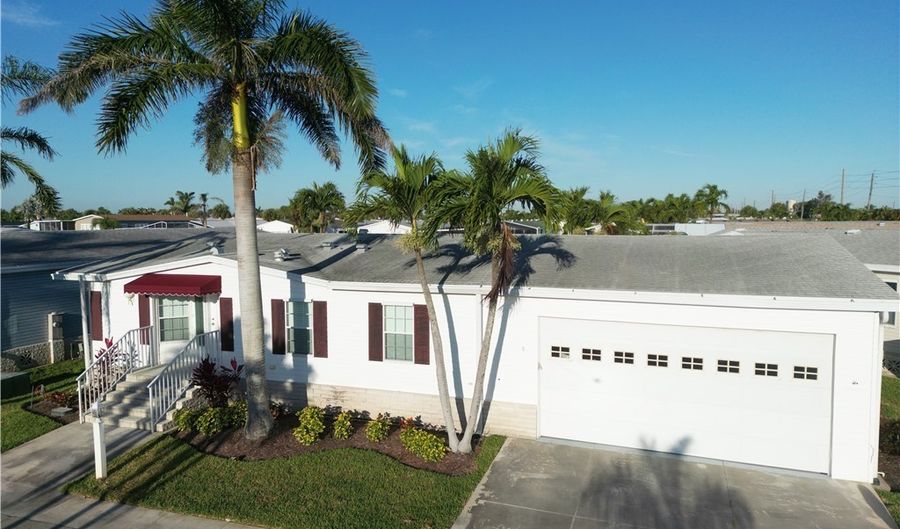 17500 Canal Cove Ct, Fort Myers Beach, FL 33931 - 3 Beds, 2 Bath