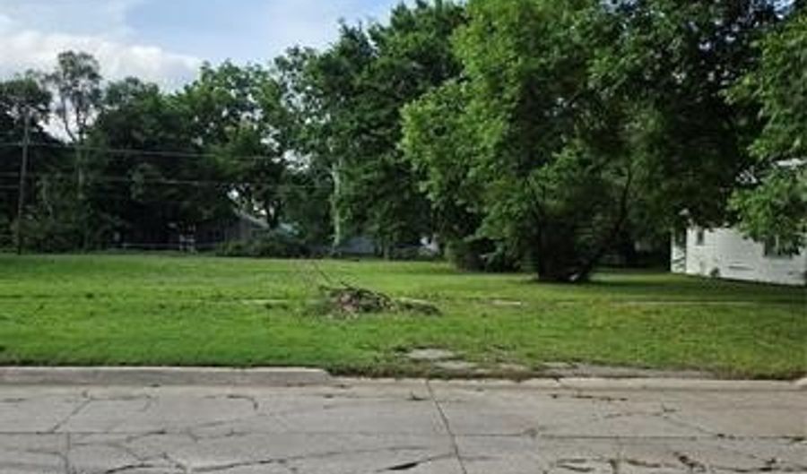 324 W 15th St, Ada, OK 74820 - 0 Beds, 0 Bath