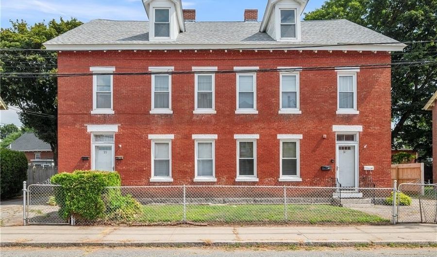 37 Main St, Cumberland, RI 02864 - 7 Beds, 4 Bath