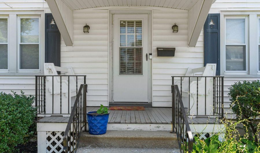 27 Cardinal Ave, Albany, NY 12208 - 2 Beds, 1 Bath