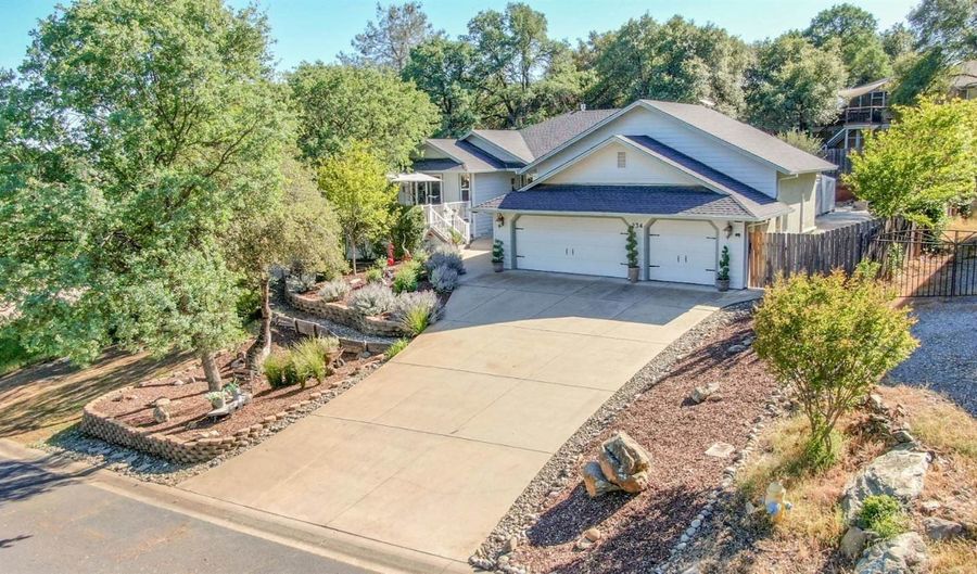 234 Mistletoe Ct, Angels Camp, CA 95222 - 3 Beds, 2 Bath