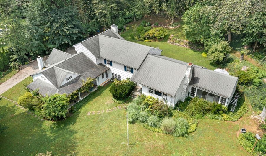 76 Deepwood Rd, Darien, CT 06820 - 5 Beds, 4 Bath