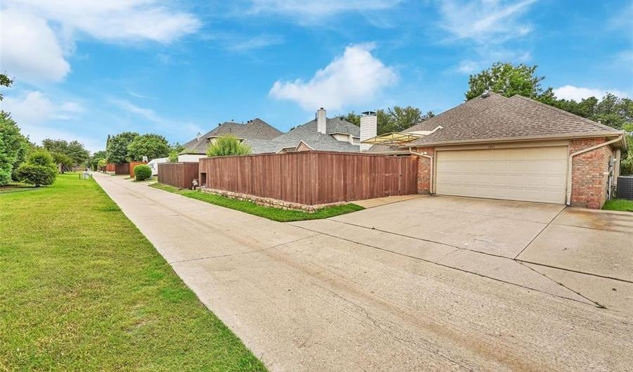 1211 Greenway Dr, Allen, TX 75013 - 4 Beds, 2 Bath