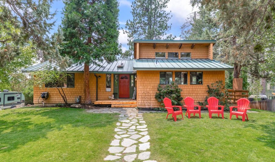 733 NW Saginaw Ave, Bend, OR 97703 - 3 Beds, 2 Bath