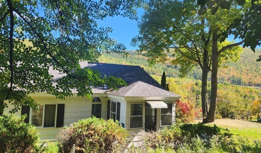 536 Old Glen Ave, Berlin, NH 03570 - 3 Beds, 1 Bath