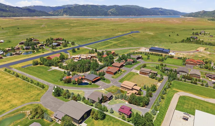 186 E RESERVE Dr, Alpine, WY 83128 - 5 Beds, 4 Bath