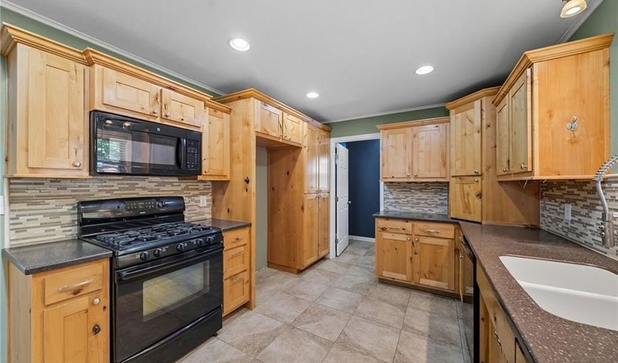2401 SE 16th St, Bentonville, AR 72712 - 3 Beds, 2 Bath