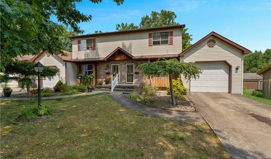 3850-3852 Daytona Dr, Austintown, OH 44515 - 5 Beds, 4 Bath